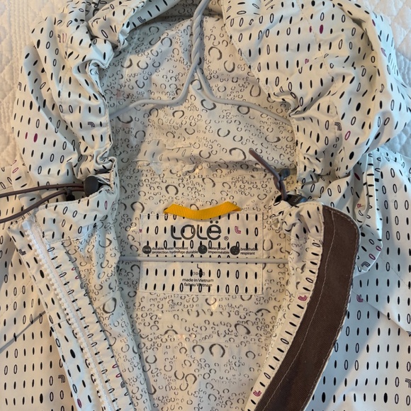 LOLE RAINCOAT🤍 ☔️ - Picture 2 of 6